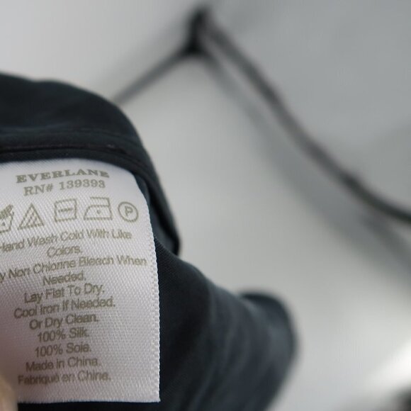 Everlane 100% Silk Black Shorts w White Stripe down sides Size Medium NWT - Picture 4 of 7